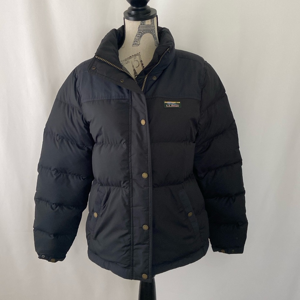 NWOT LL Bean Women’s Mountain Classic down jacket in black. Size M